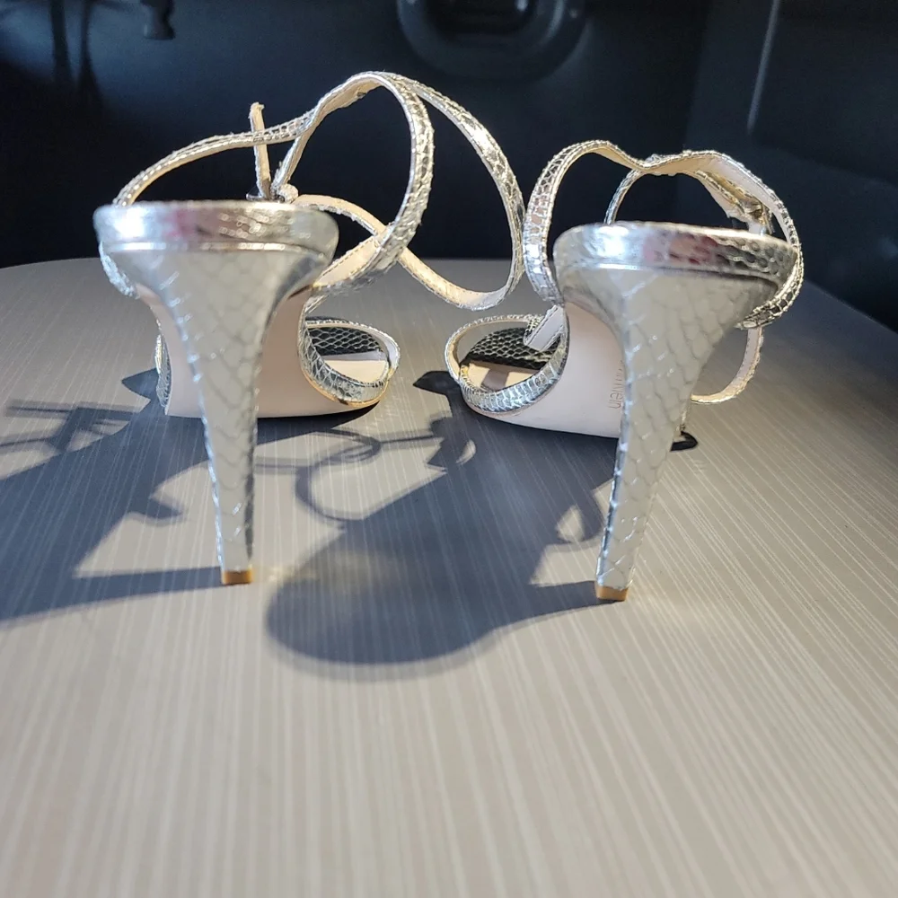 Calvin Klein Womens Silver Sling Back Ankle Strap 4.25‎ Heels Reptile Sz 9M EUC